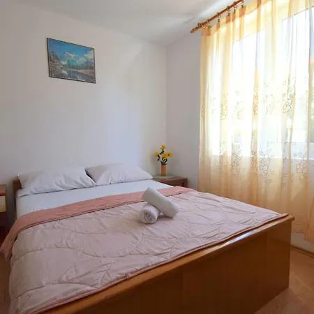 Apartamento Ferej 2 By Interhome